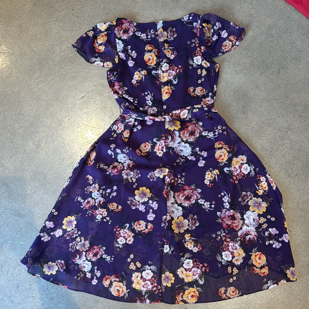 Floral wrap Style Dress - Picture 6 of 8